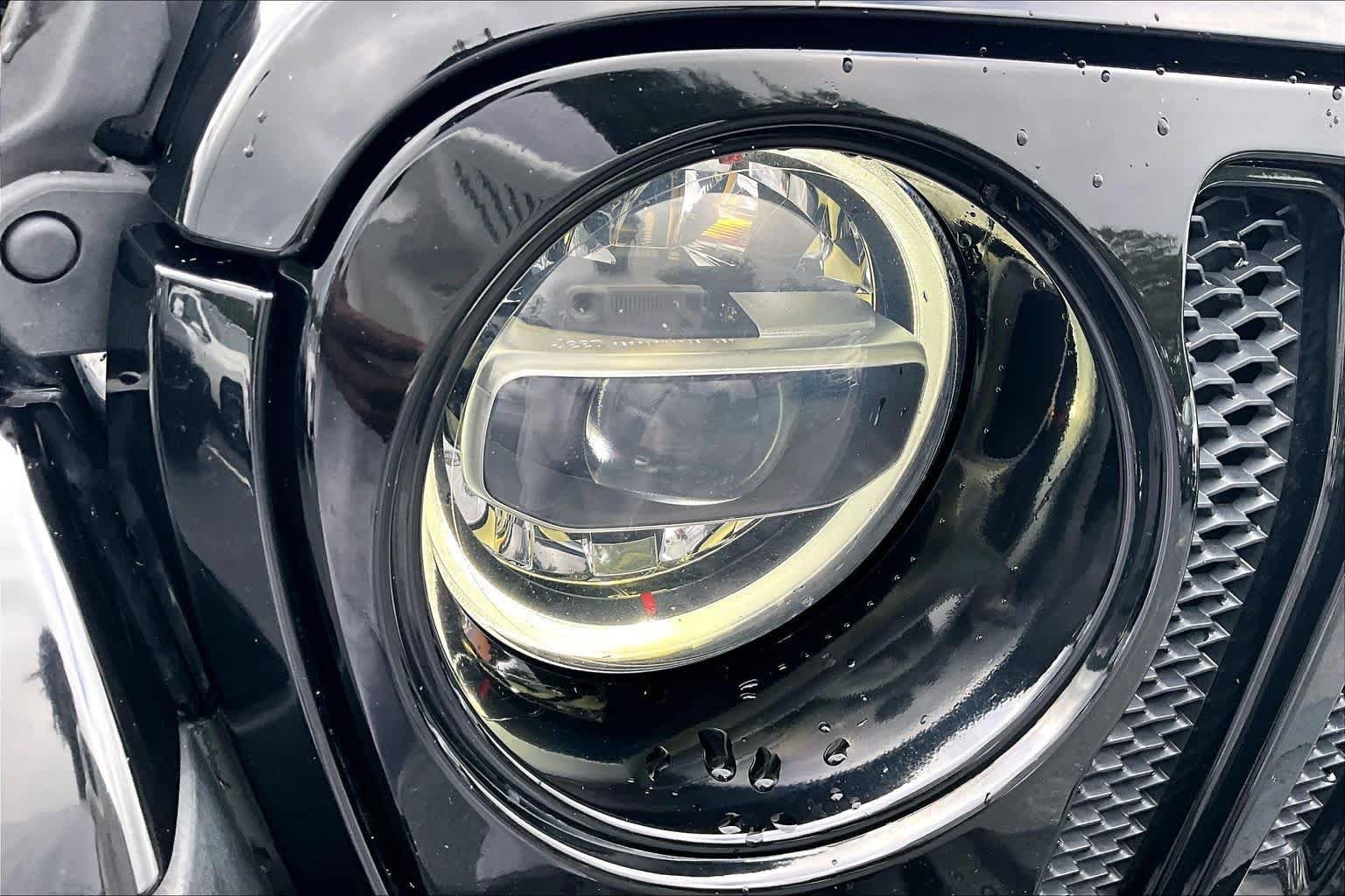 Used 2021 Black Clearcoat Jeep Unlimited Sahara Altitude image 26