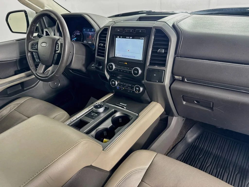Used 2018 White Platinum Clearcoat Metallic Ford XLT image 39