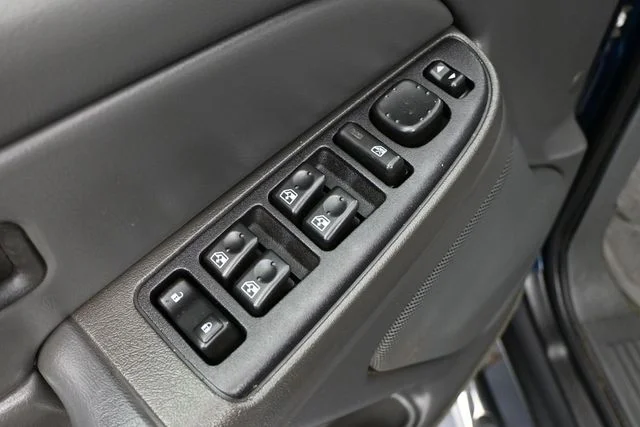 Used 2005 Blue Chevrolet LS image 19