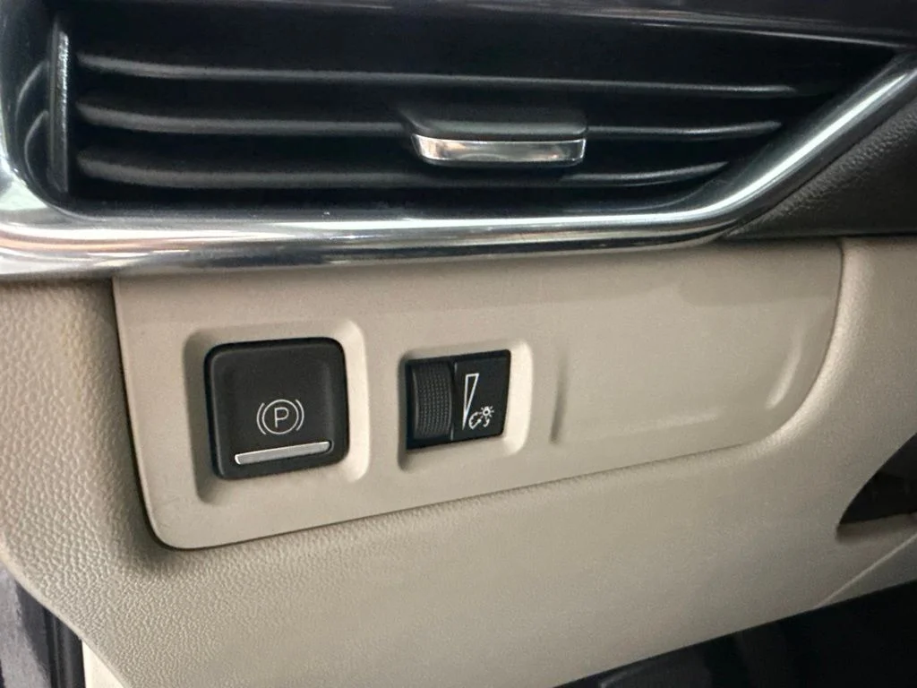 Used 2023 Gray Cadillac Luxury image 18