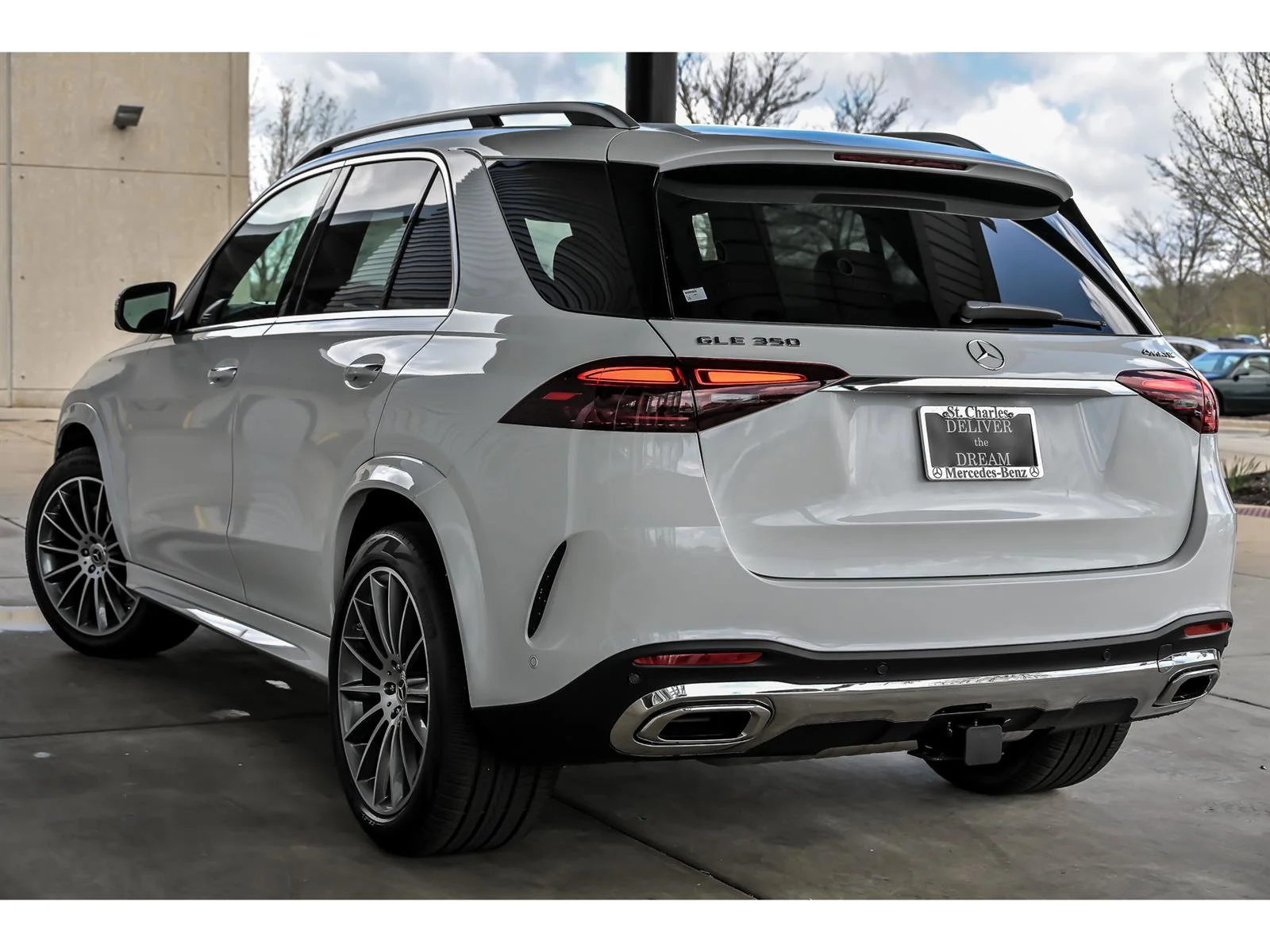 New 2026 MANUFAKTUR Moonlight White Metallic Mercedes-Benz GLE 350 image 22