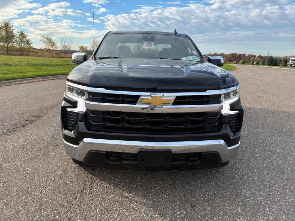 Used 2022 Black Chevrolet LT image 3
