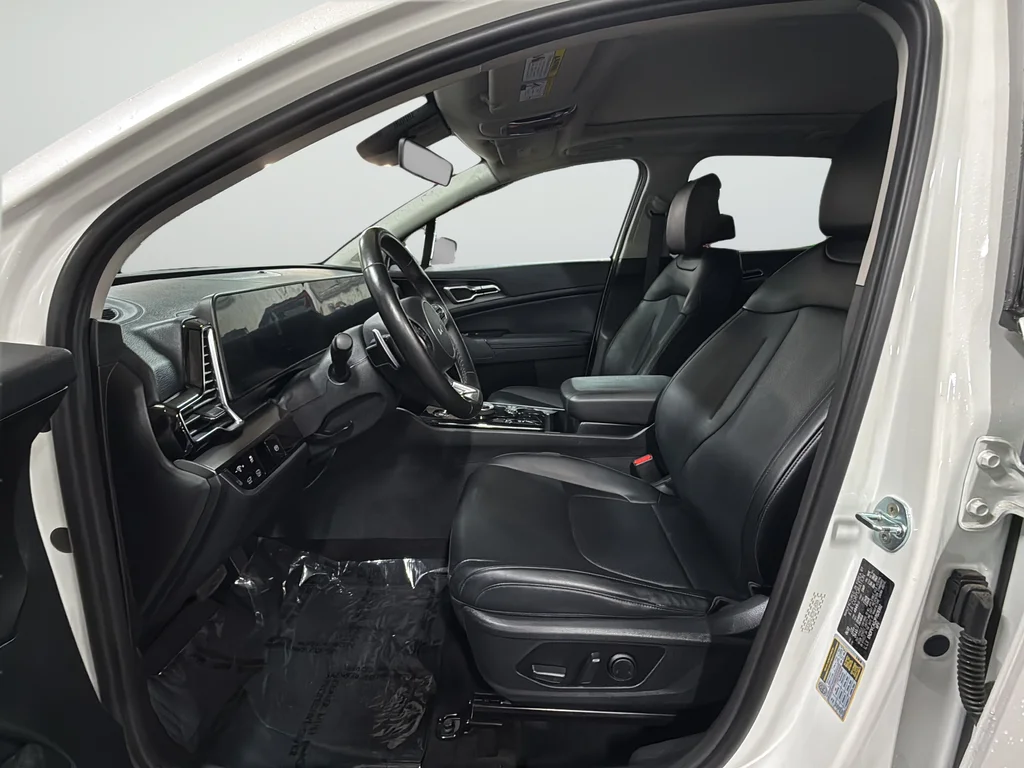 Used 2023 White Kia EX image 10