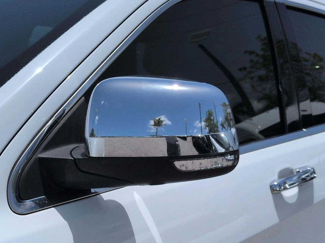 Used 2018 Bright White Clearcoat Jeep Overland image 12