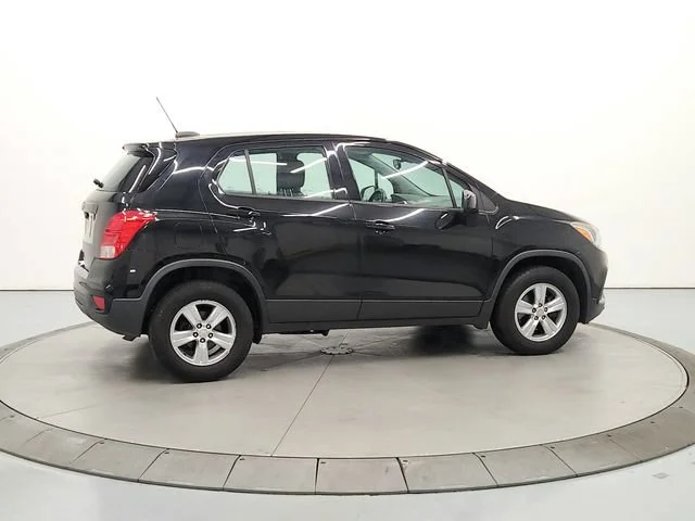 Used 2017 MOSAIC BLACK METALLIC Chevrolet LS image 8