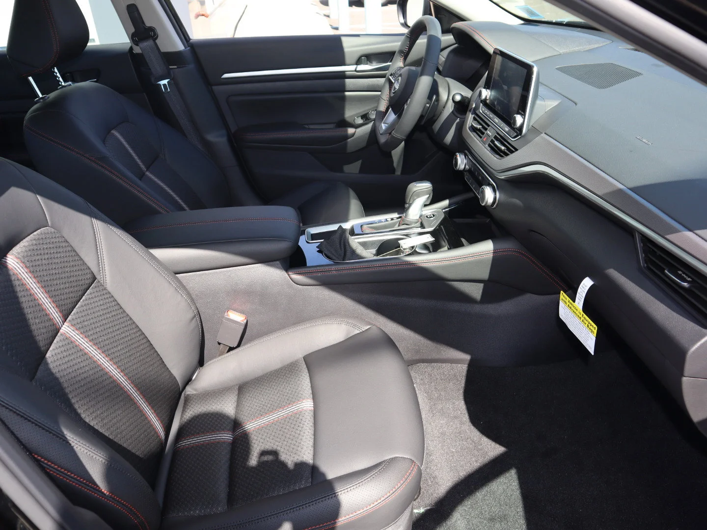 New 2025 Pearl White Tricoat Nissan SR image 25