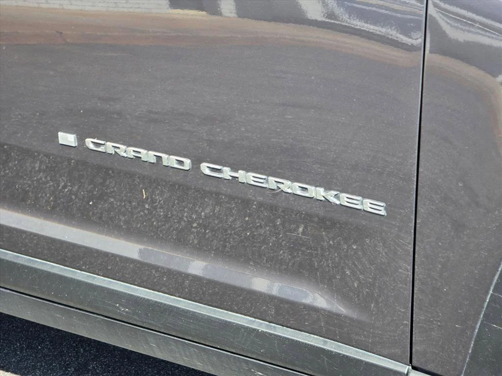 Used 2022 Gray Jeep Limited image 15
