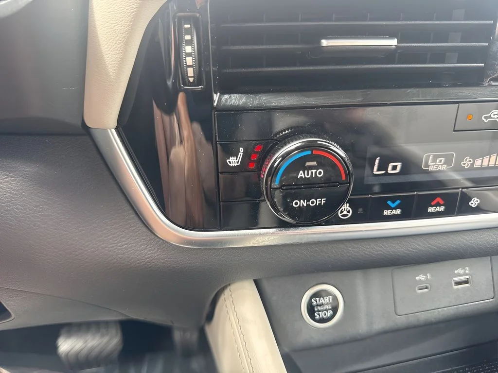 Used 2023 White Nissan SL image 21