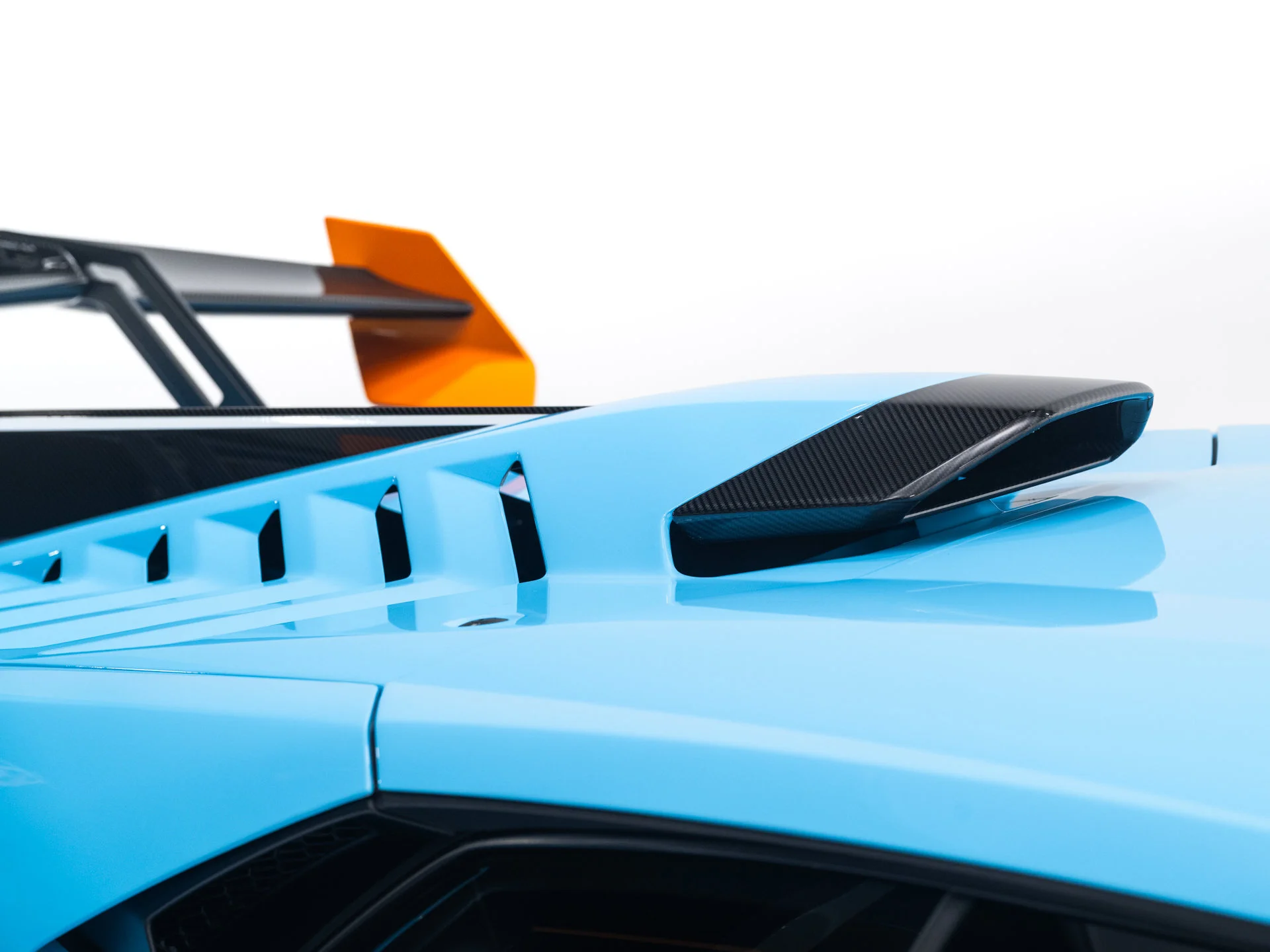 Used 2022 Blu Laufey Metallic Lamborghini Base image 23