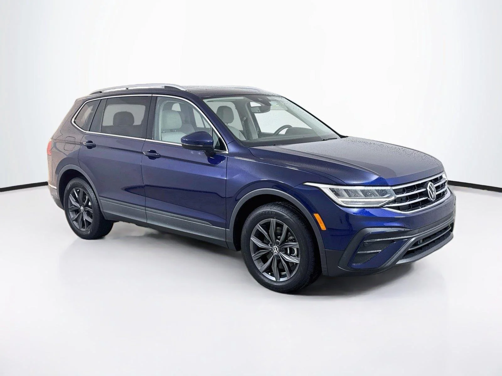 Used 2023 Atlantic Blue Metallic VOLKSWAGEN SE image 6