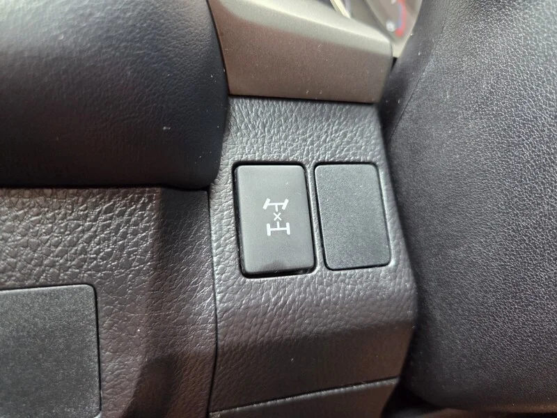 Used 2018 Silver Sky Metallic TOYOTA XLE AWD image 38