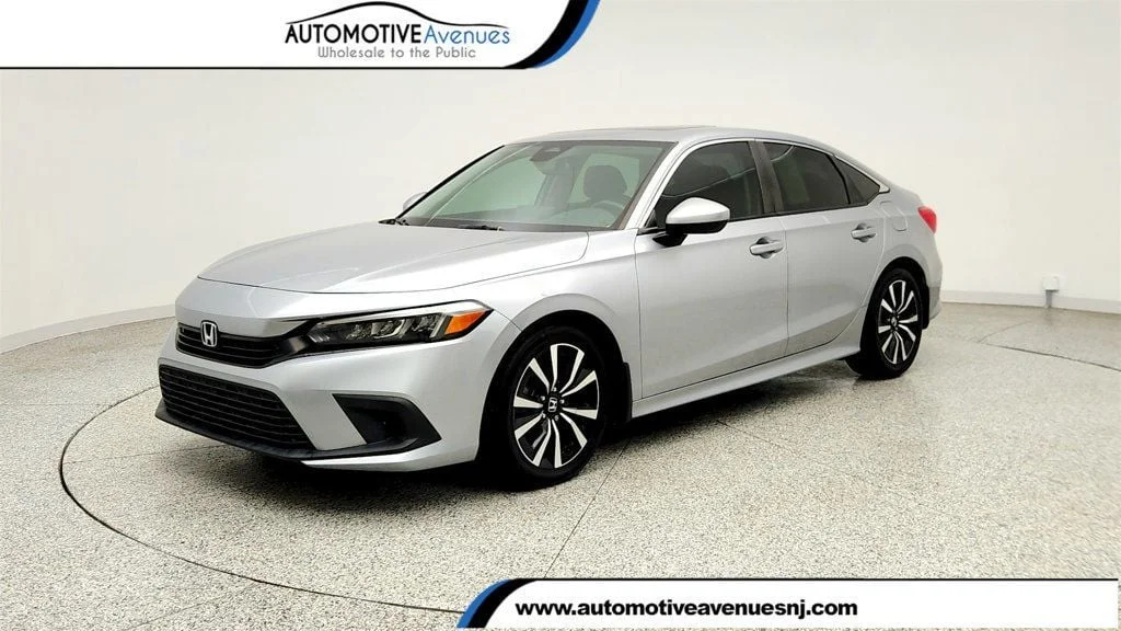 Used 2022 Lunar Silver Metallic Honda EX CVT image 1