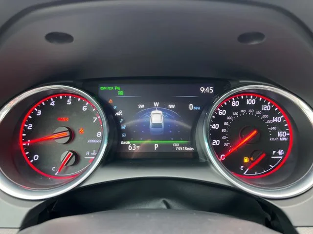 Used 2019 Wind Chill Pearl/Midnight Black Metallic Toyota XSE V6 image 20