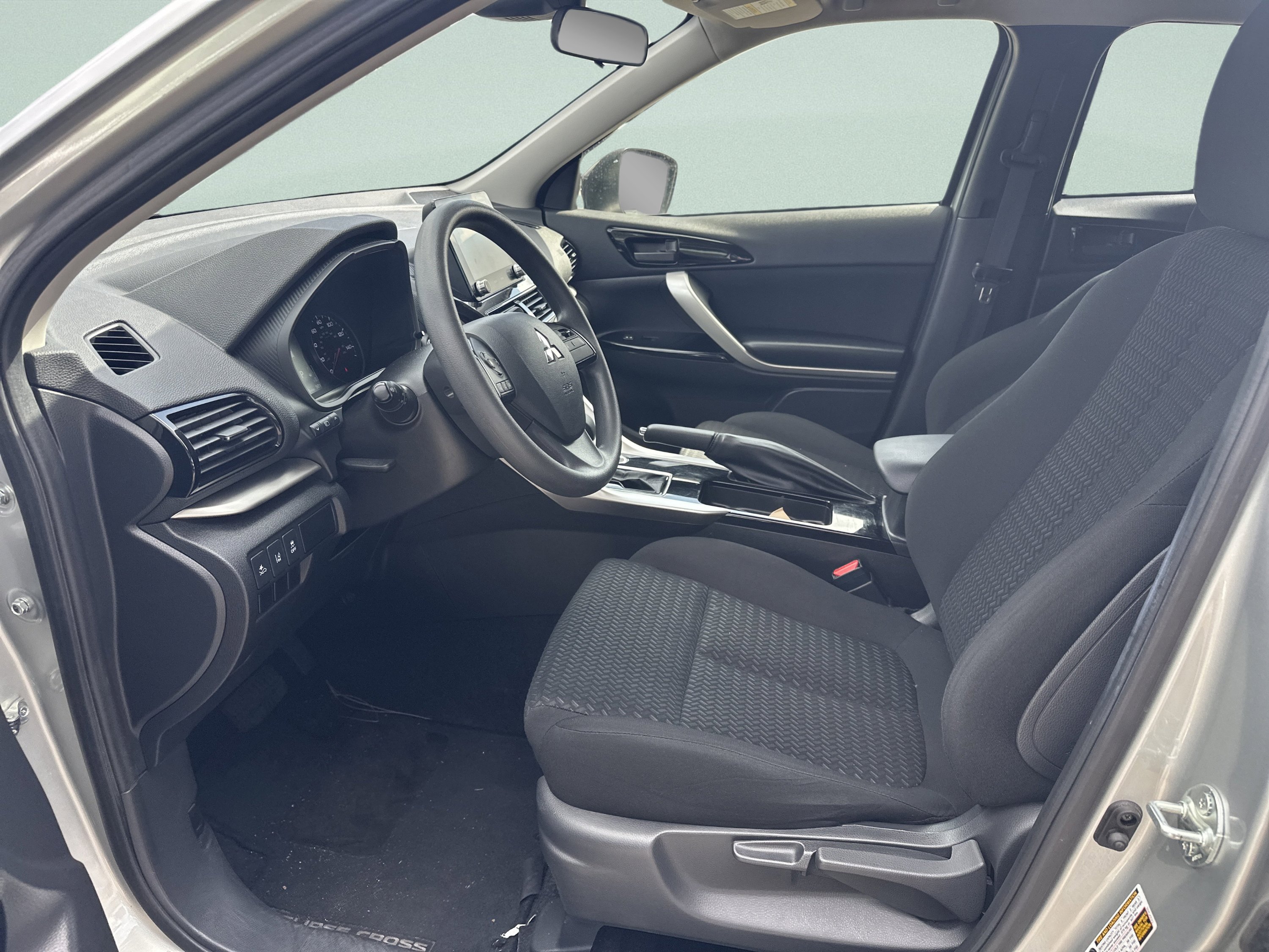 Used 2025 Silver Mitsubishi LE image 10