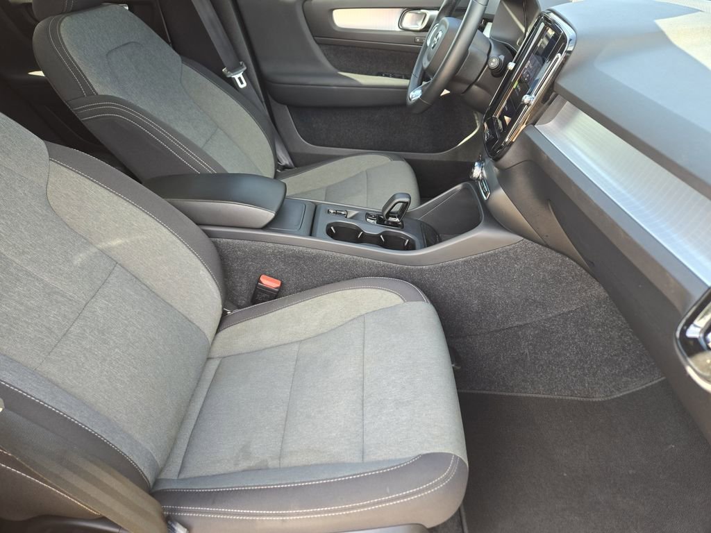 Used 2024  Volvo Core Bright Theme image 9