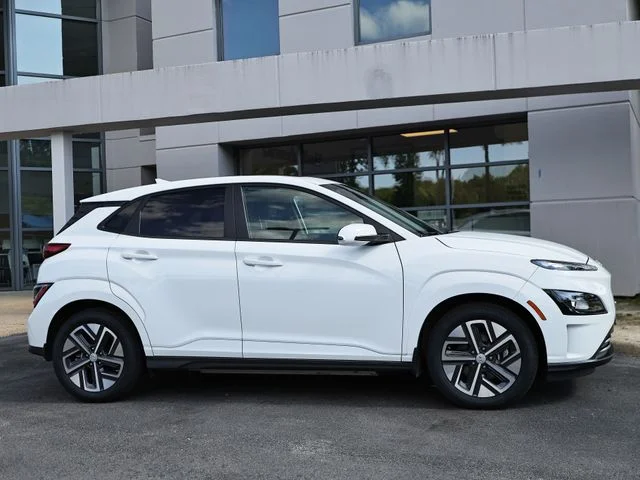 Used 2023 Lunar White Hyundai SEL image 4