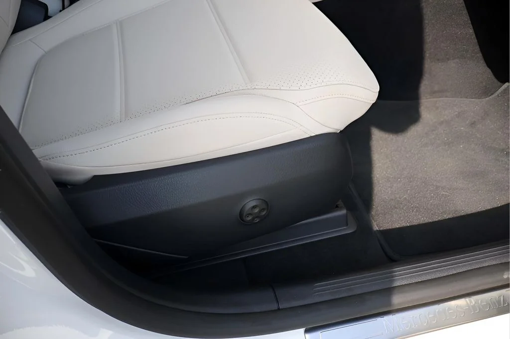 Used 2025 Polar White Mercedes-Benz GLC 350e image 10