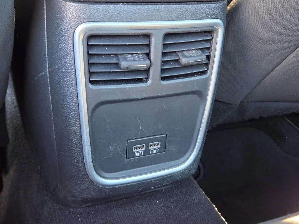 Used 2022 White Dodge SXT image 15