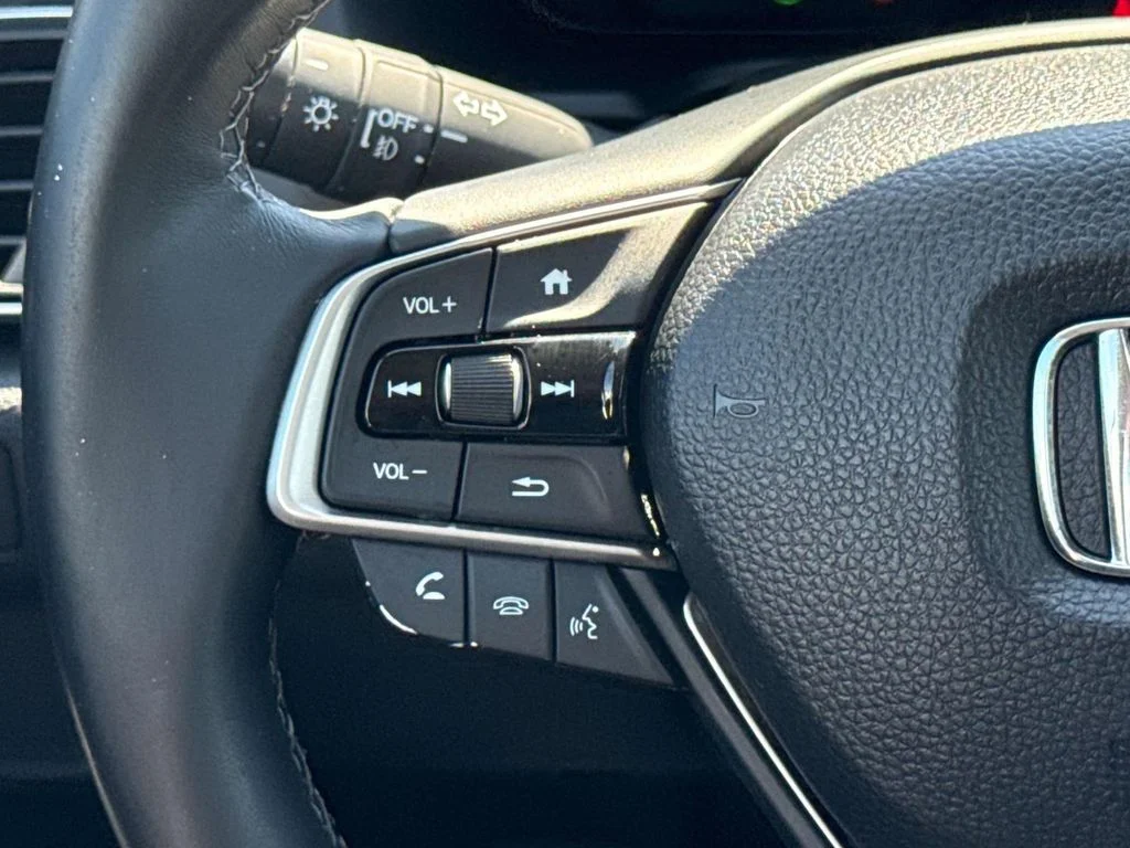 Used 2018 White Honda EX-L image 16