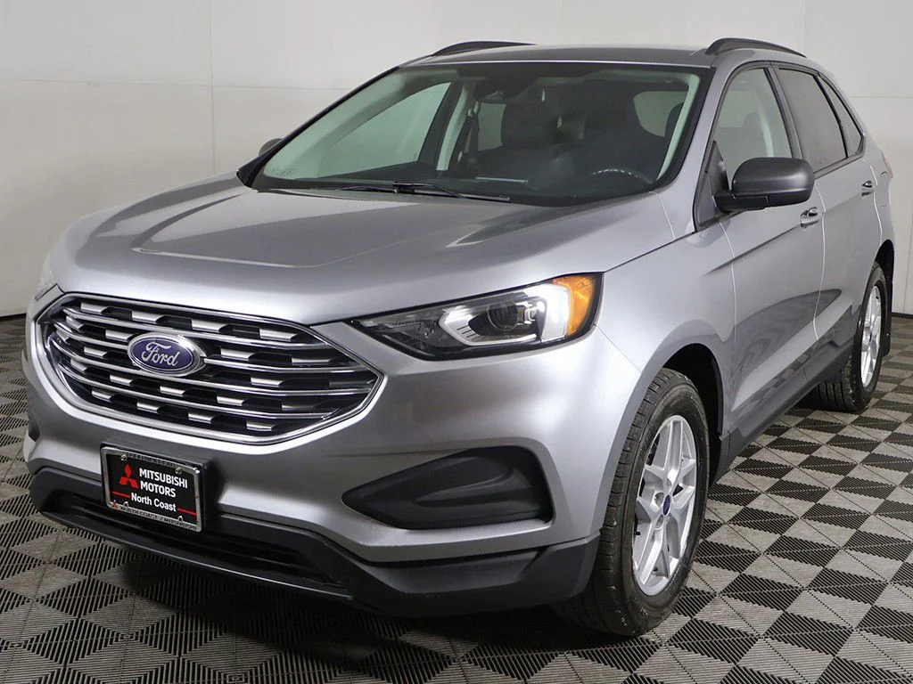 Used 2022 Silver Ford SE image 6