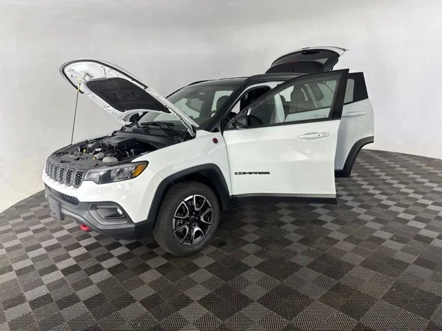 Used 2025 White Jeep Trailhawk image 10