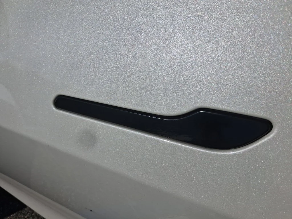 Used 2023  Tesla Base image 17
