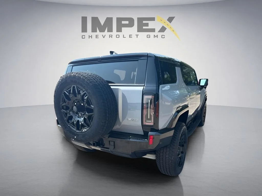 Used 2025 Meteorite Metallic (Grey) GMC 2X image 5