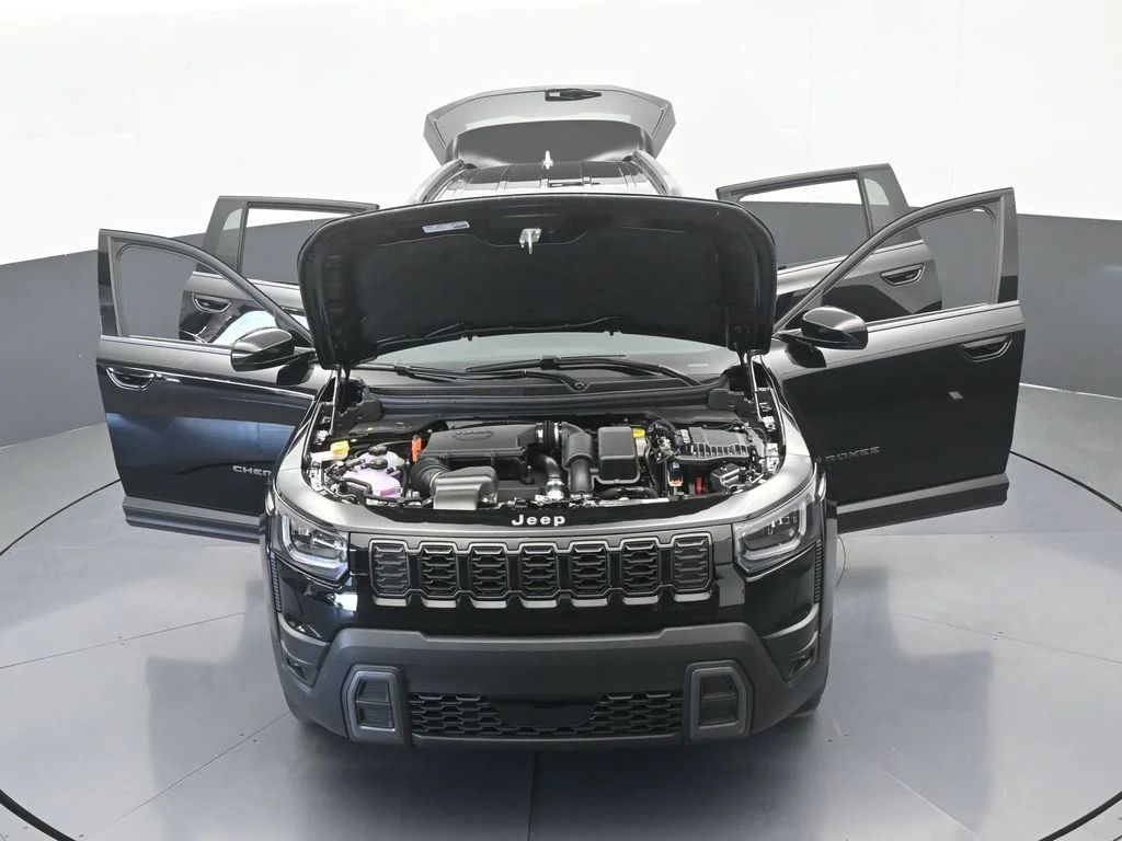 New 2026 Diamond Black Crystal Pearl-Coat Exterior Paint Jeep Laredo image 63