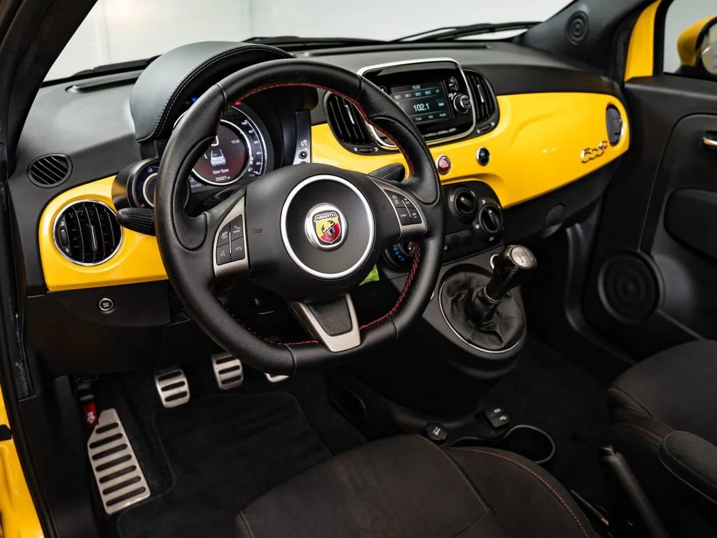 Used 2017 Giallo Moderna Perla (Pearl Yellow Tri-Coat) FIAT Abarth image 4