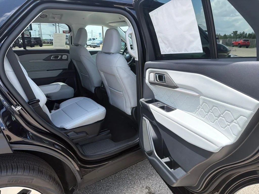New 2026 Black Ford Platinum image 9