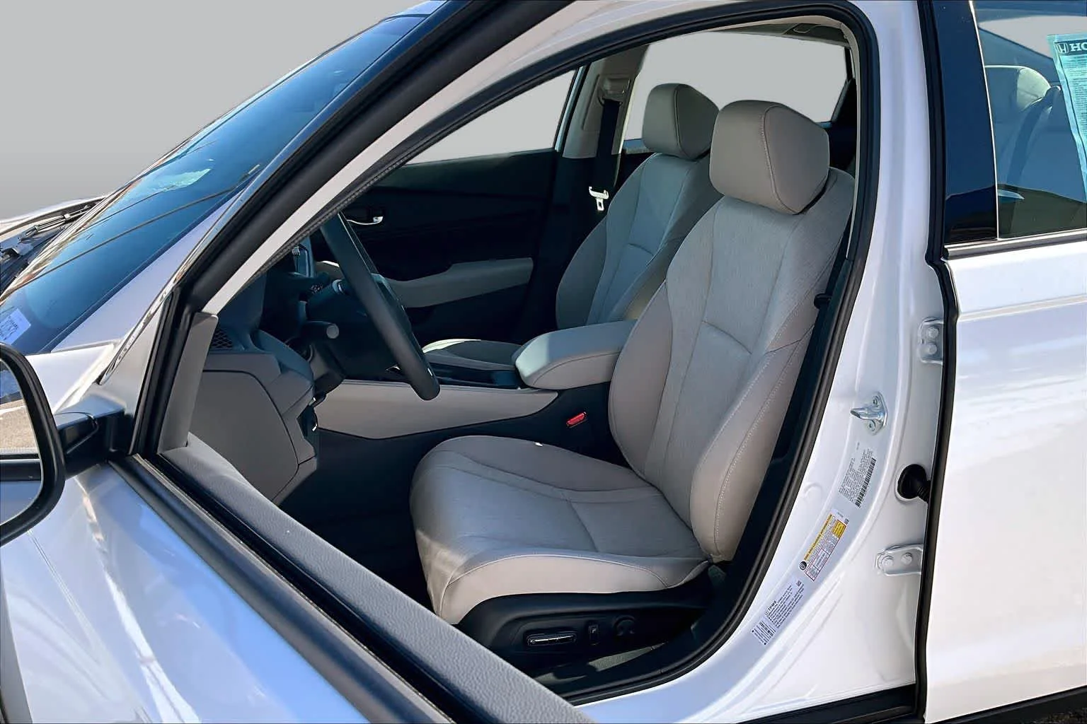 New 2026 Platinum White Pearl Honda SE image 9