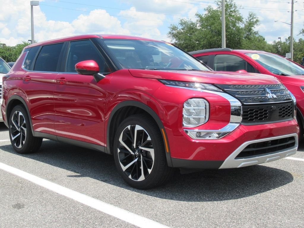 Used 2023 Red Mitsubishi SE image 1