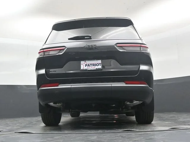 New 2026 Diamond Black Crystal Pearl-Coat Exterior Paint Jeep Altitude image 45