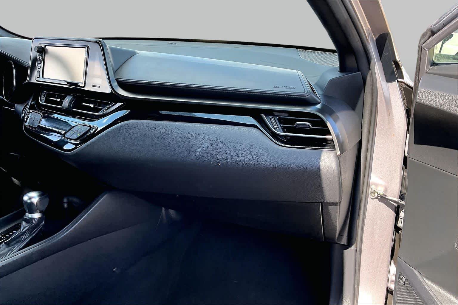 Used 2018 Silver Knockout Metallic Toyota XLE Premium image 18
