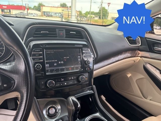 Used 2016 Red Nissan Platinum image 17
