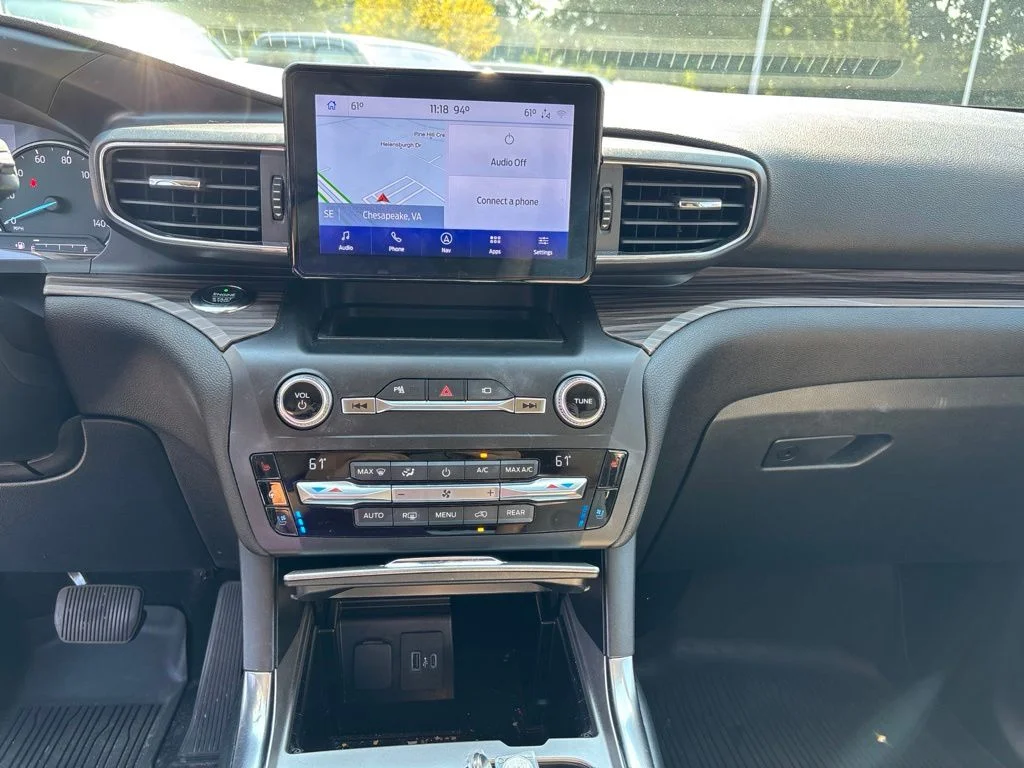 Used 2020 White Ford Limited image 11