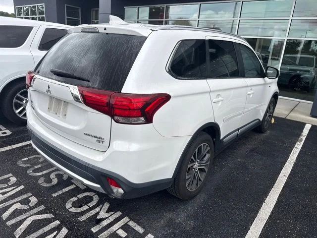Used 2017  Mitsubishi GT image 8
