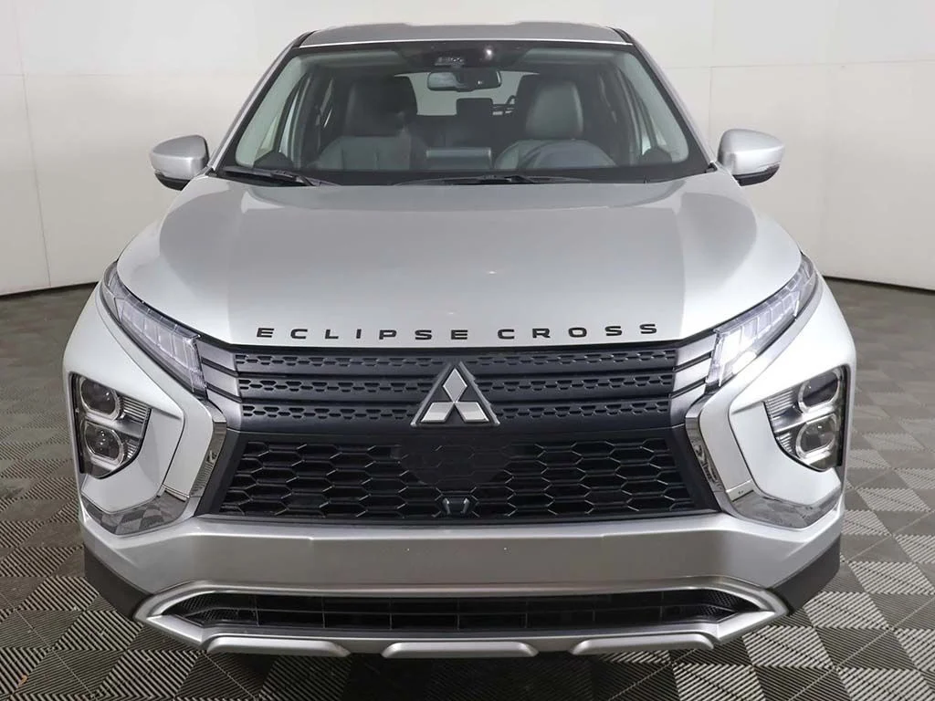 New 2026 Silver Mitsubishi SE image 11