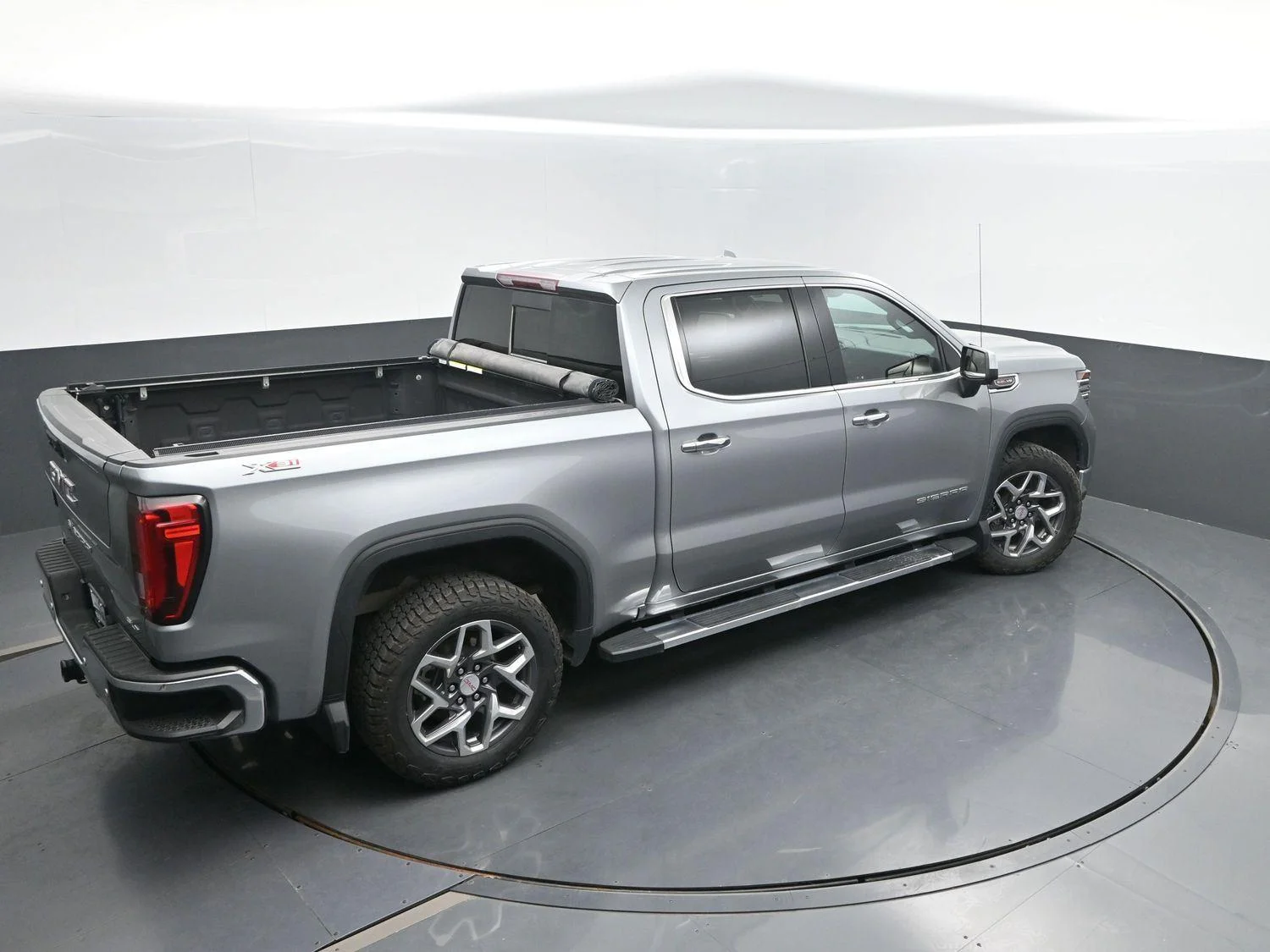 Used 2023 SILVER                    GMC  image 45