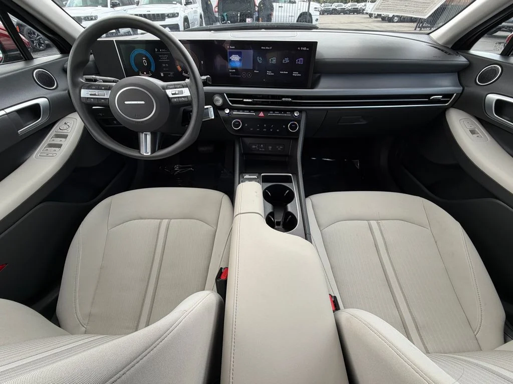 Used 2025 Red Hyundai SEL image 28
