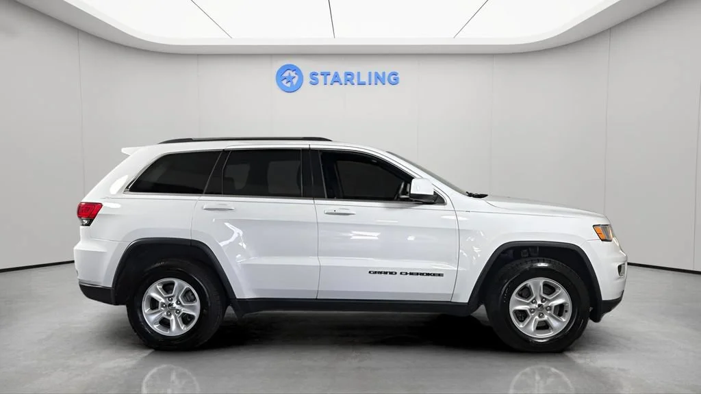 Used 2017 White Jeep Laredo image 12