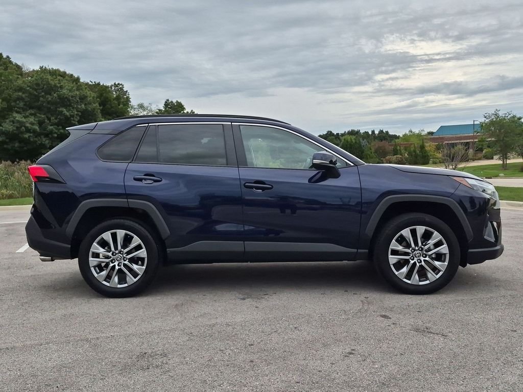 Used 2023  Toyota XLE Premium image 8