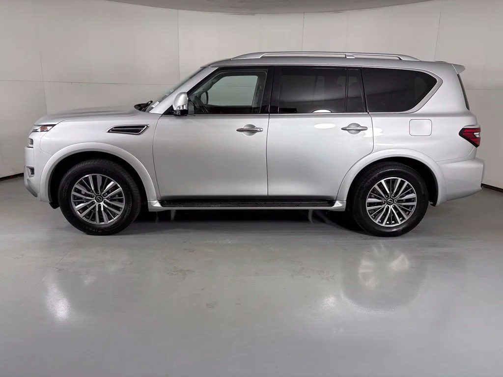 Used 2024 Silver Nissan SL image 4