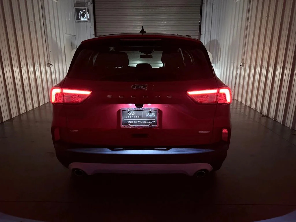 Used 2020 Red Ford SE image 9