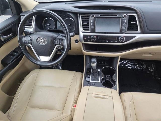 Certified Used 2017 ALUMINA JADE METAL Toyota  image 34