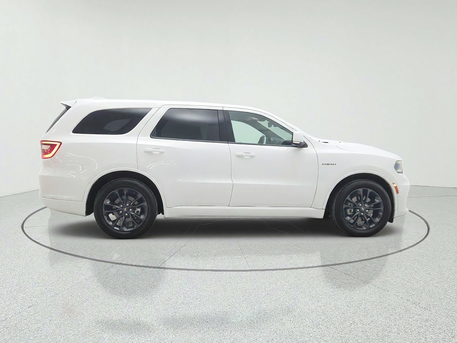Used 2022 White Knuckle Clearcoat Dodge R/T HEMI ORANGE RWD image 4