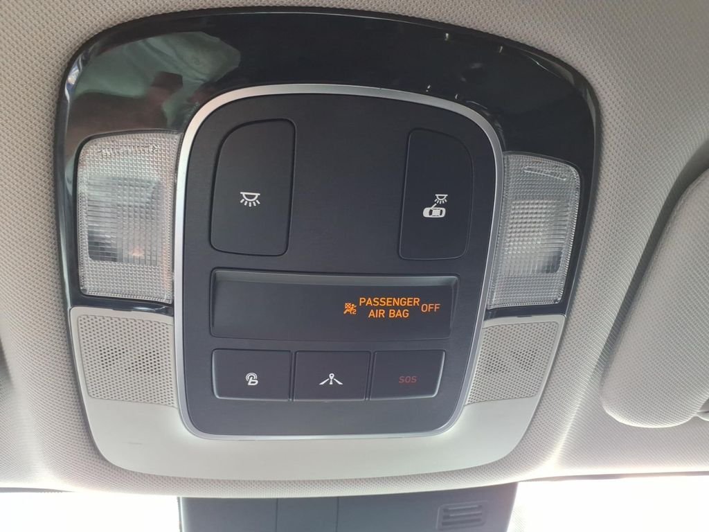 Used 2022 White Hyundai SEL image 25