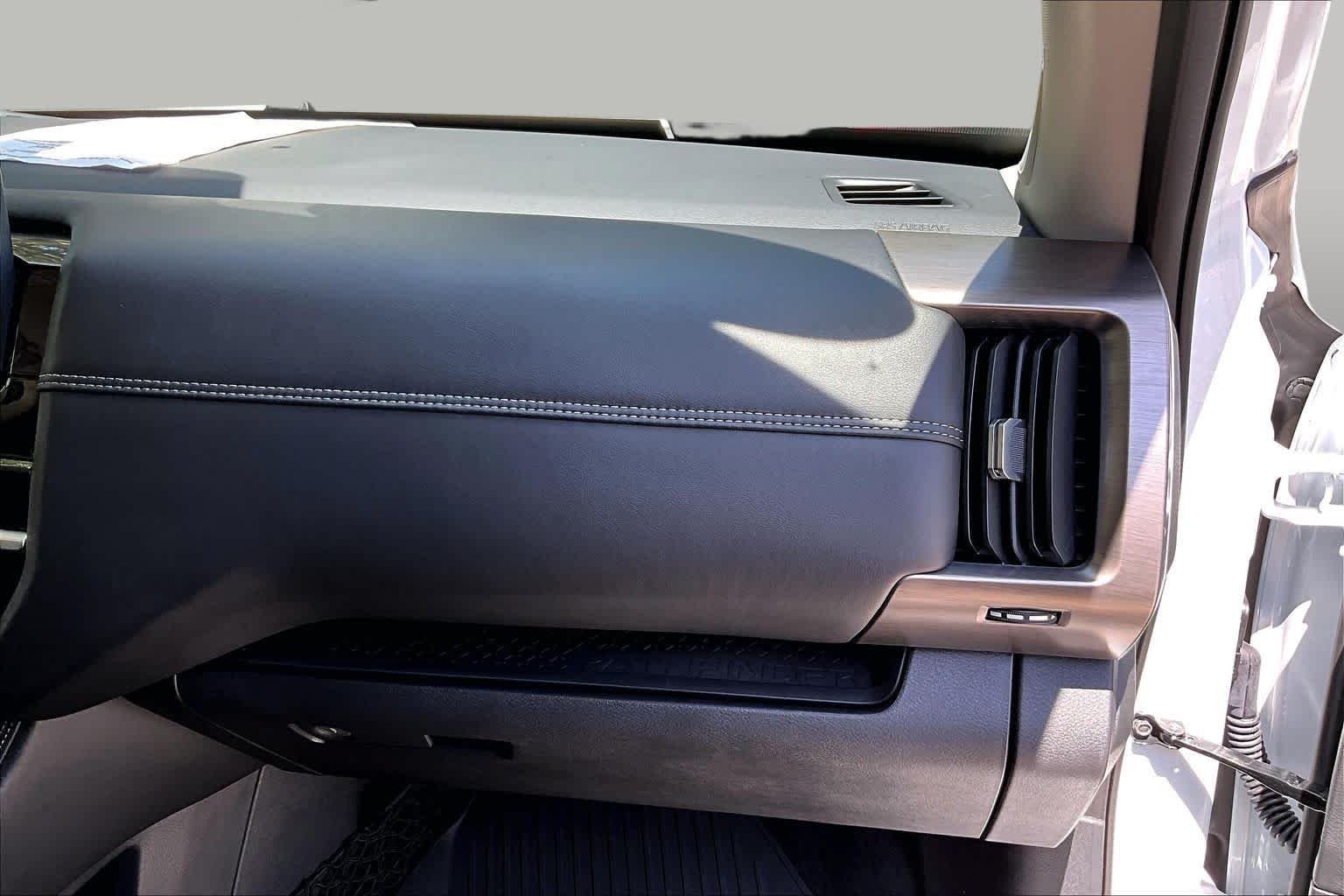 Used 2025 Everest White Pearl Tricoat Nissan Platinum image 19