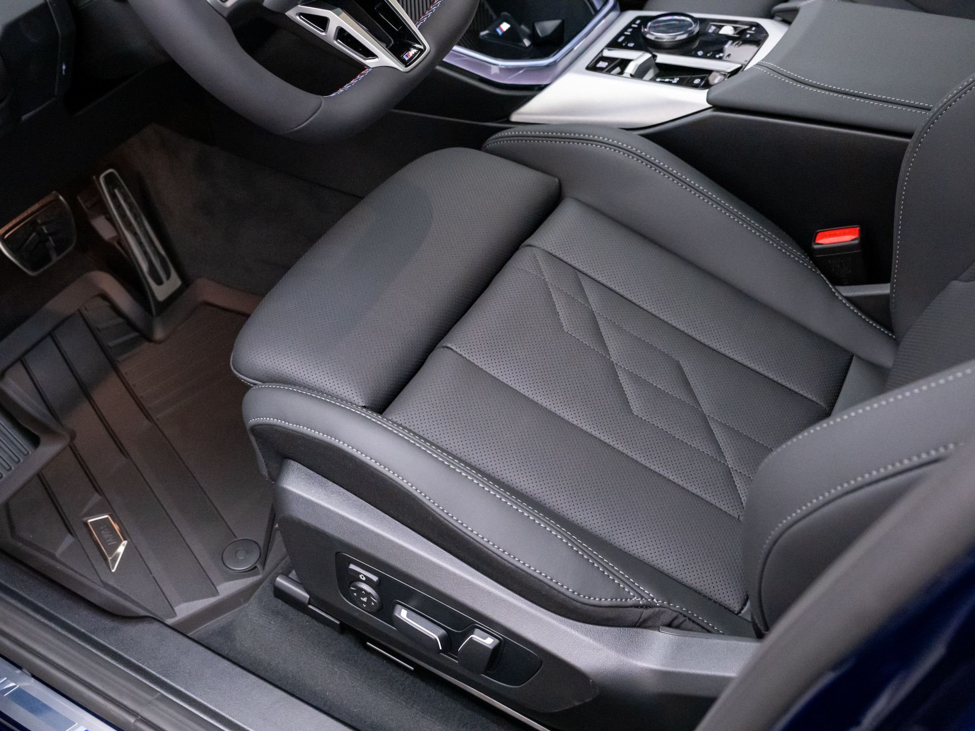 New 2026 Tanzanite Blue II Metallic BMW M50 xDrive image 15