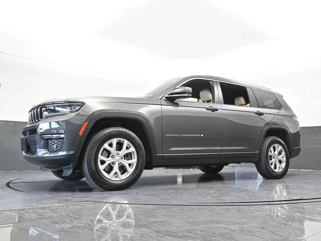 Used 2023 Baltic Gray Metallic Clearcoat Jeep Limited image 64
